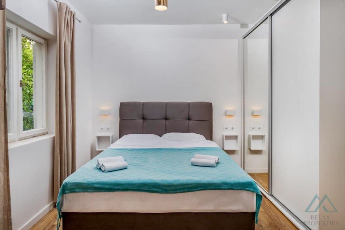 Zrekonstruovaný apartmán s výhledem na moře a velkou zahradou - Trogir, 100 m od moře - foto 7