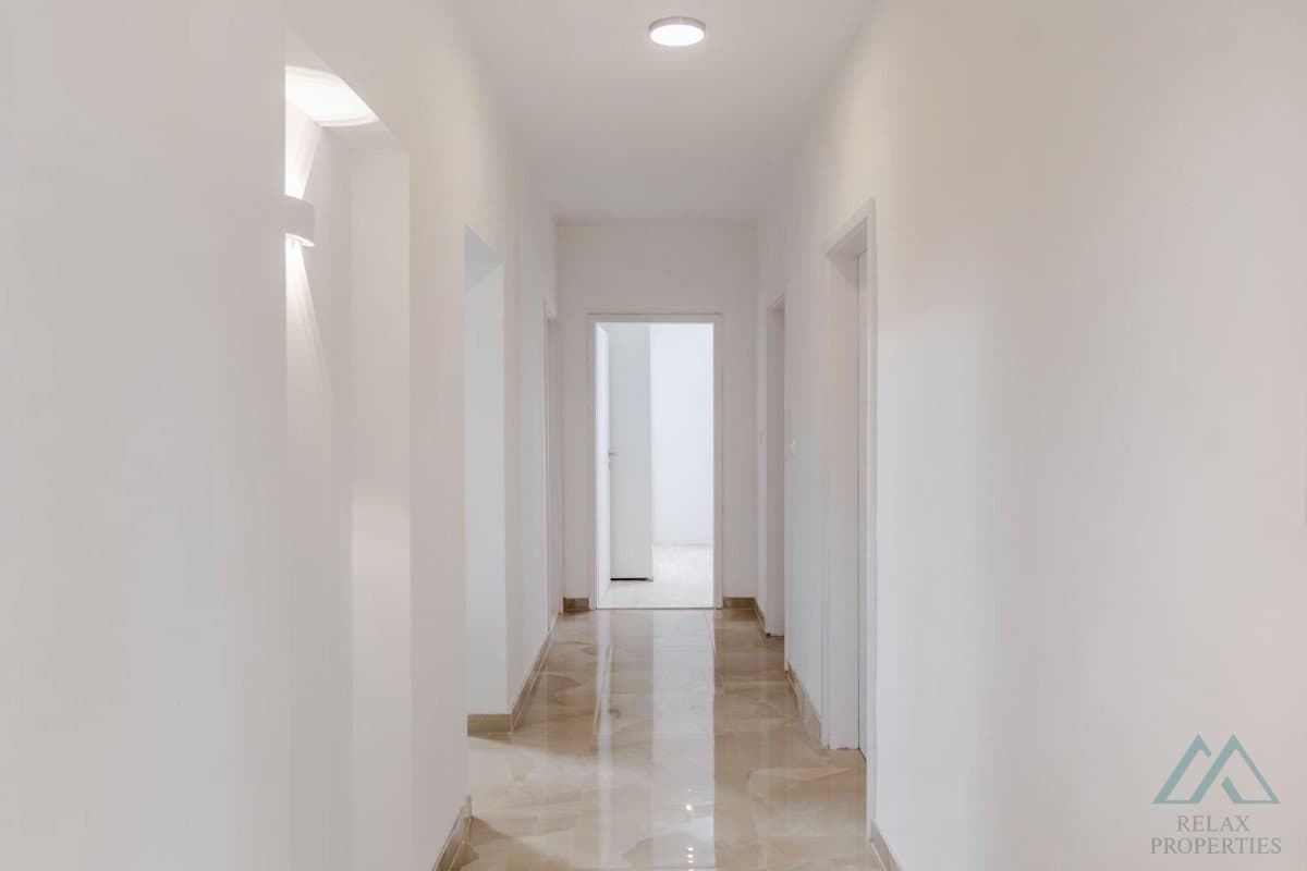 Zrekonstruovaný apartmán s výhledem na moře a velkou zahradou - Trogir, 100 m od moře - foto 11