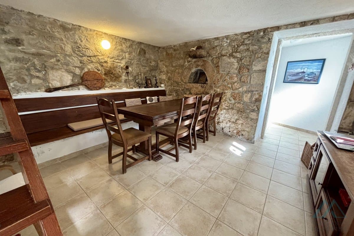 Renovovaný kamenný dům u moře - 1. řada, Omiš, Chorvatsko - 3