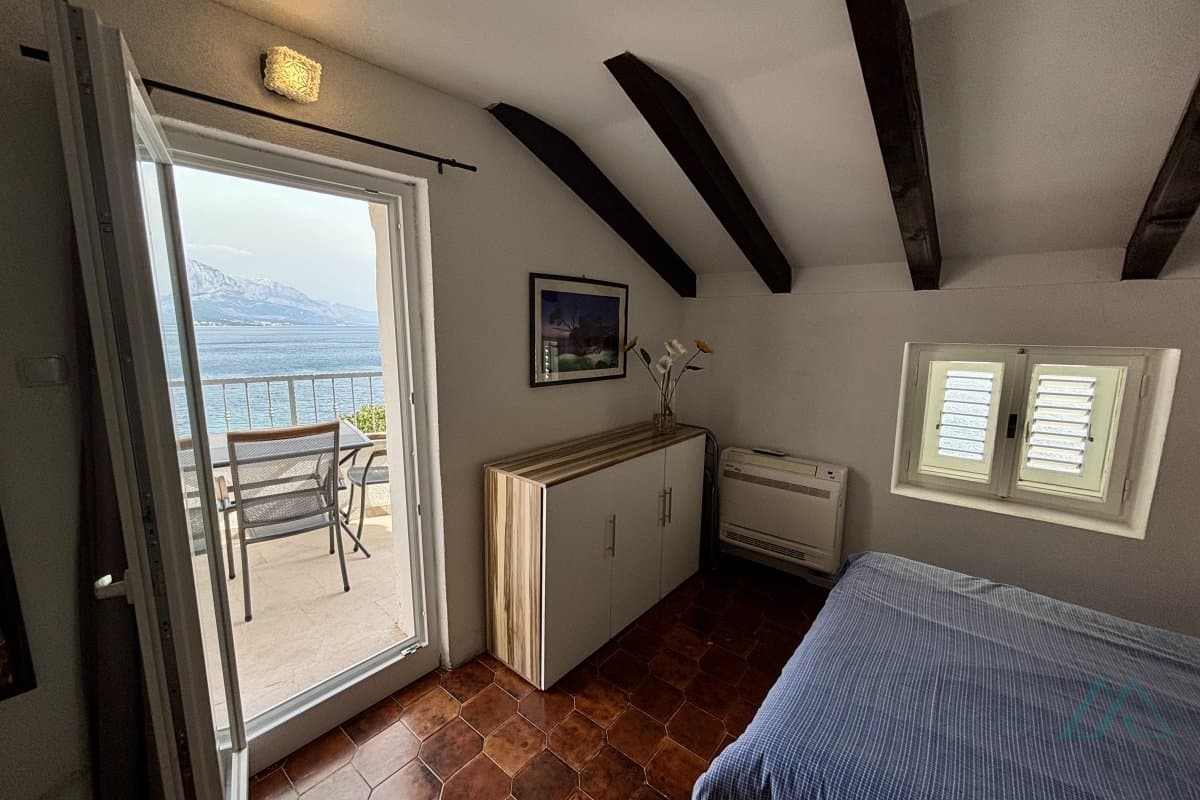 Renovovaný kamenný dům u moře - 1. řada, Omiš, Chorvatsko - foto 8