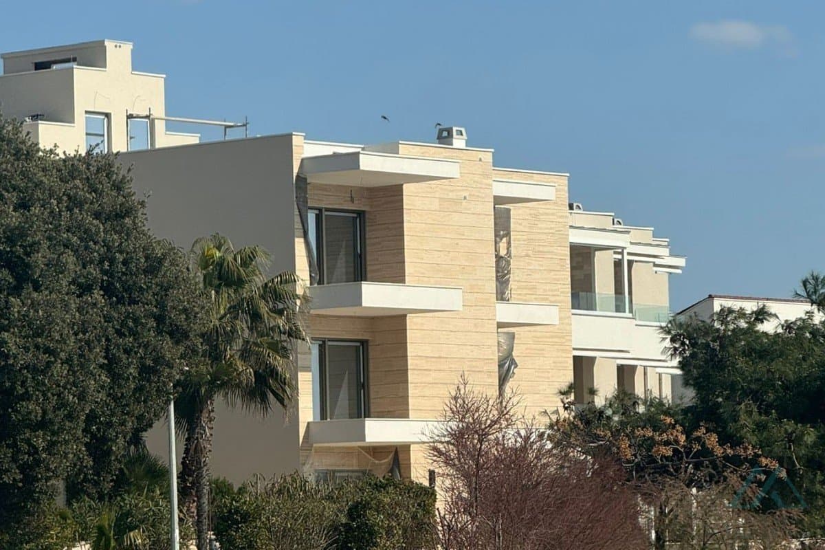 Moderní apartmán se 2 ložnicemi a výhledem na moře - novostavba, 1. linie, ostrov Pag, Chorvatsko - 2