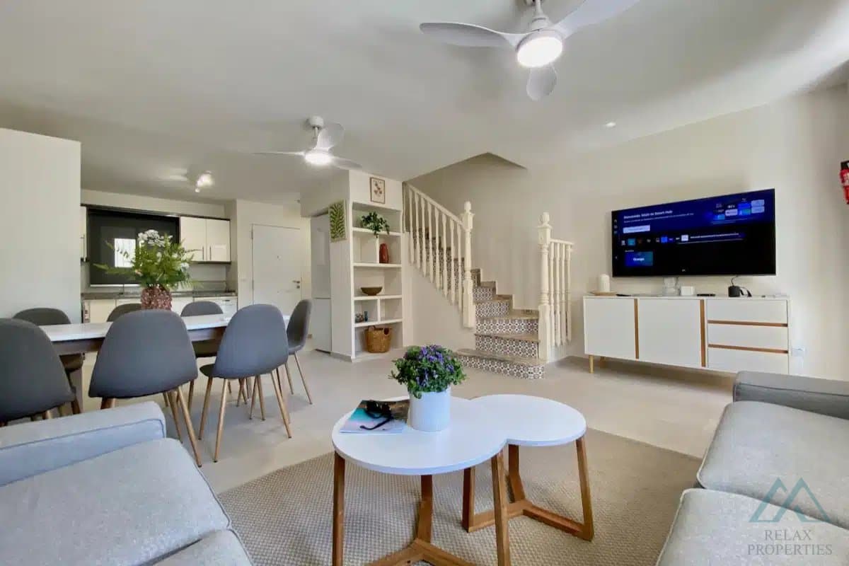 Řadový dům s terasou, bazénem v Orihuela Costa - 3