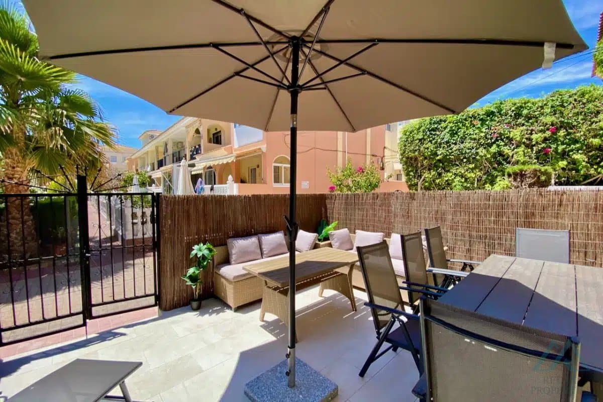 Řadový dům s terasou, bazénem v Orihuela Costa - 2