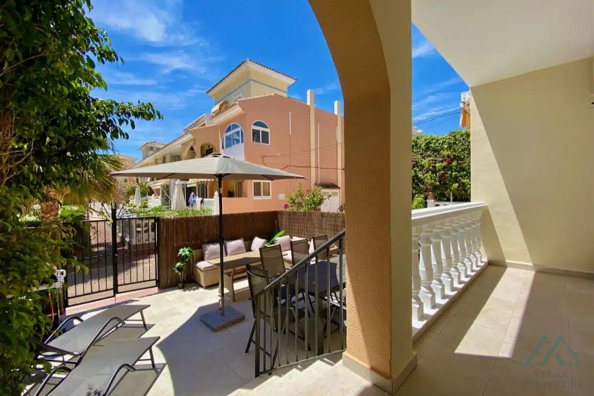 Řadový dům s terasou, bazénem v Orihuela Costa - foto 26