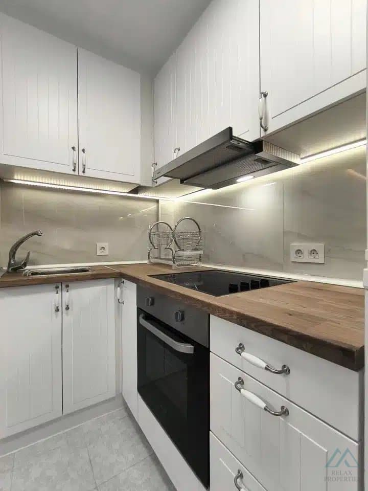 Zrekonstruovaný apartmán s terasou a bazénem, 600 m od pláže, Torrevieja - foto 5