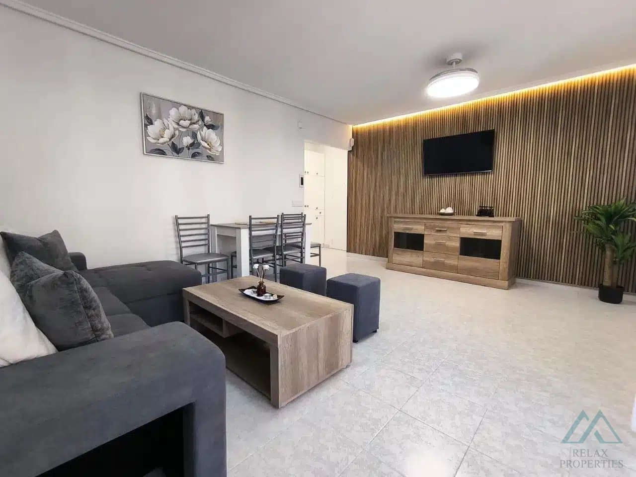 Zrekonstruovaný apartmán s terasou a bazénem, 600 m od pláže, Torrevieja - foto 4