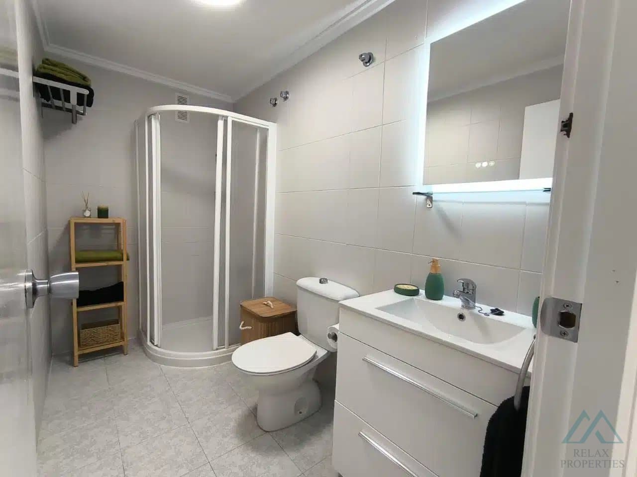 Zrekonstruovaný apartmán s terasou a bazénem, 600 m od pláže, Torrevieja - foto 7
