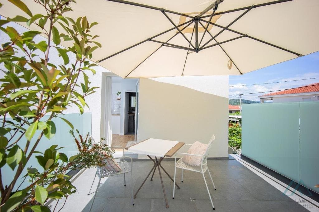 Moderní apartmánový dům s 6 jednotkami - Trogir, 150 m od moře, výborná investice - foto 22