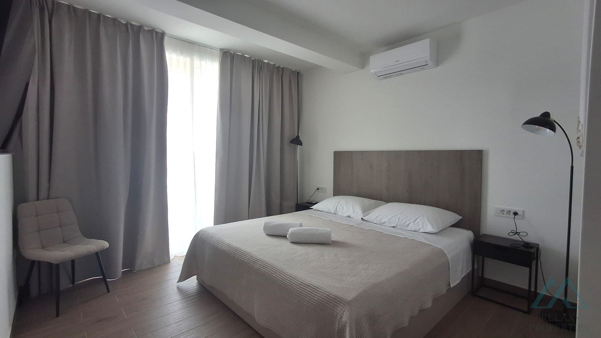 Luxusní nově postavená moderní vila s bazénem a výhledem na moře - Žaborić, Chorvatsko - foto 9