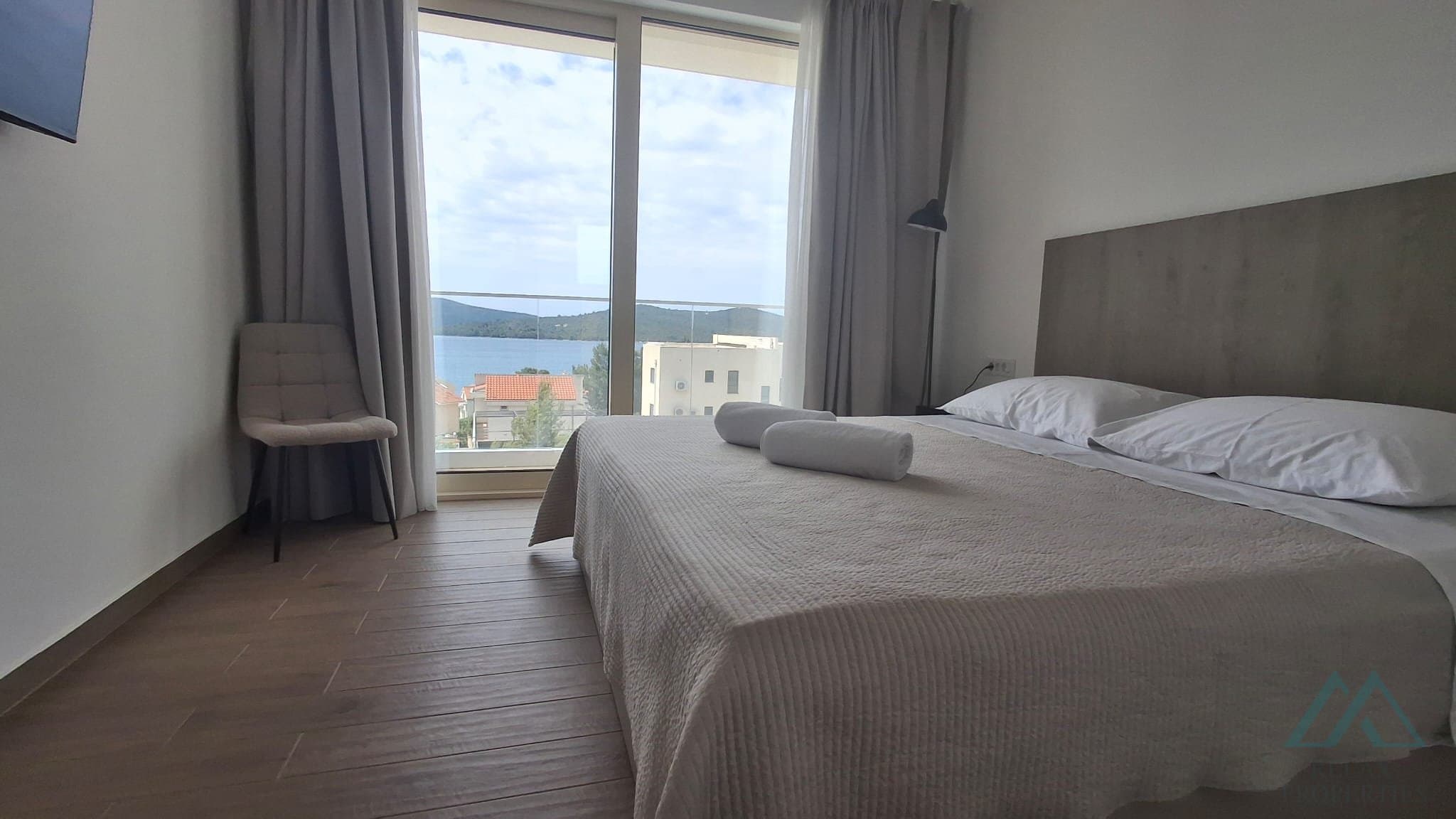 Luxusní nově postavená moderní vila s bazénem a výhledem na moře - Žaborić, Chorvatsko - foto 10