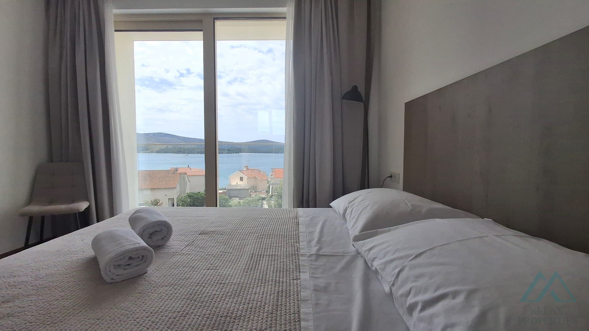 Luxusní nově postavená moderní vila s bazénem a výhledem na moře - Žaborić, Chorvatsko - foto 11