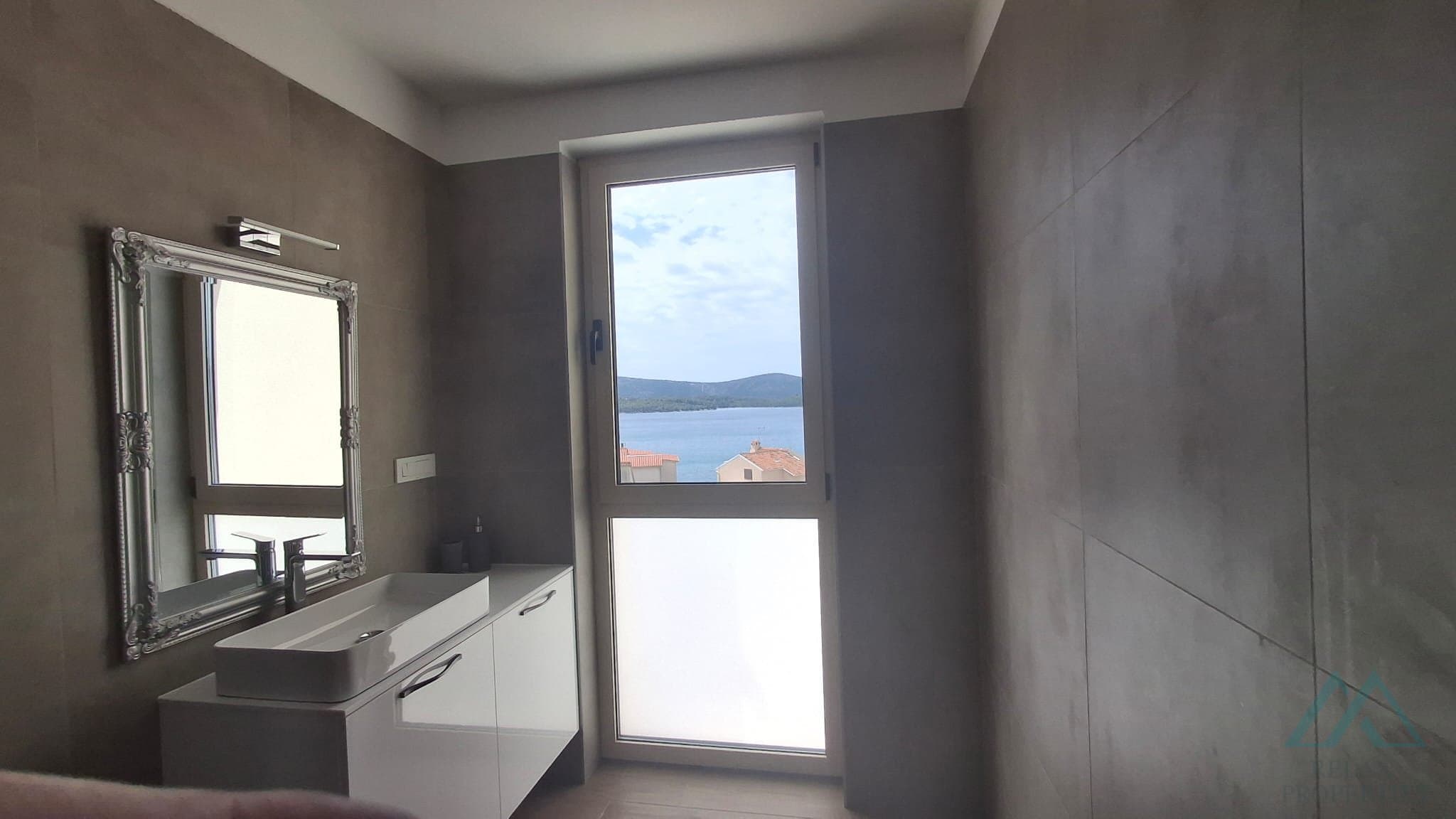 Luxusní nově postavená moderní vila s bazénem a výhledem na moře - Žaborić, Chorvatsko - foto 17