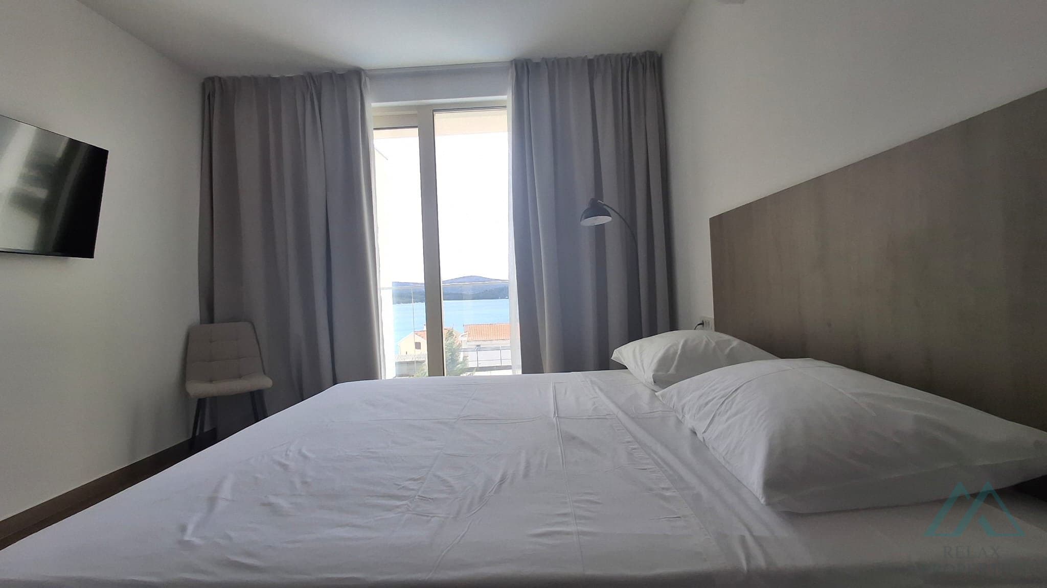 Luxusní nově postavená moderní vila s bazénem a výhledem na moře - Žaborić, Chorvatsko - foto 13