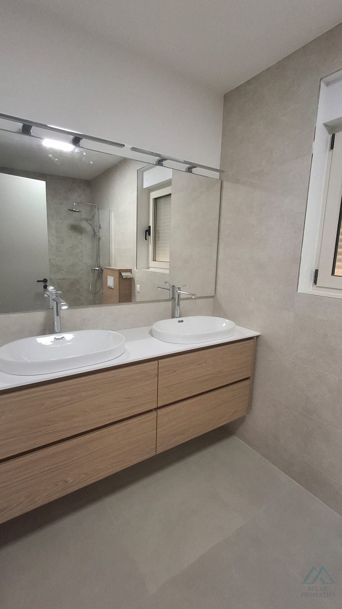 Moderní nově postavená vila s bazénem a výhledem na moře - Žaborić, Chorvatsko - foto 16