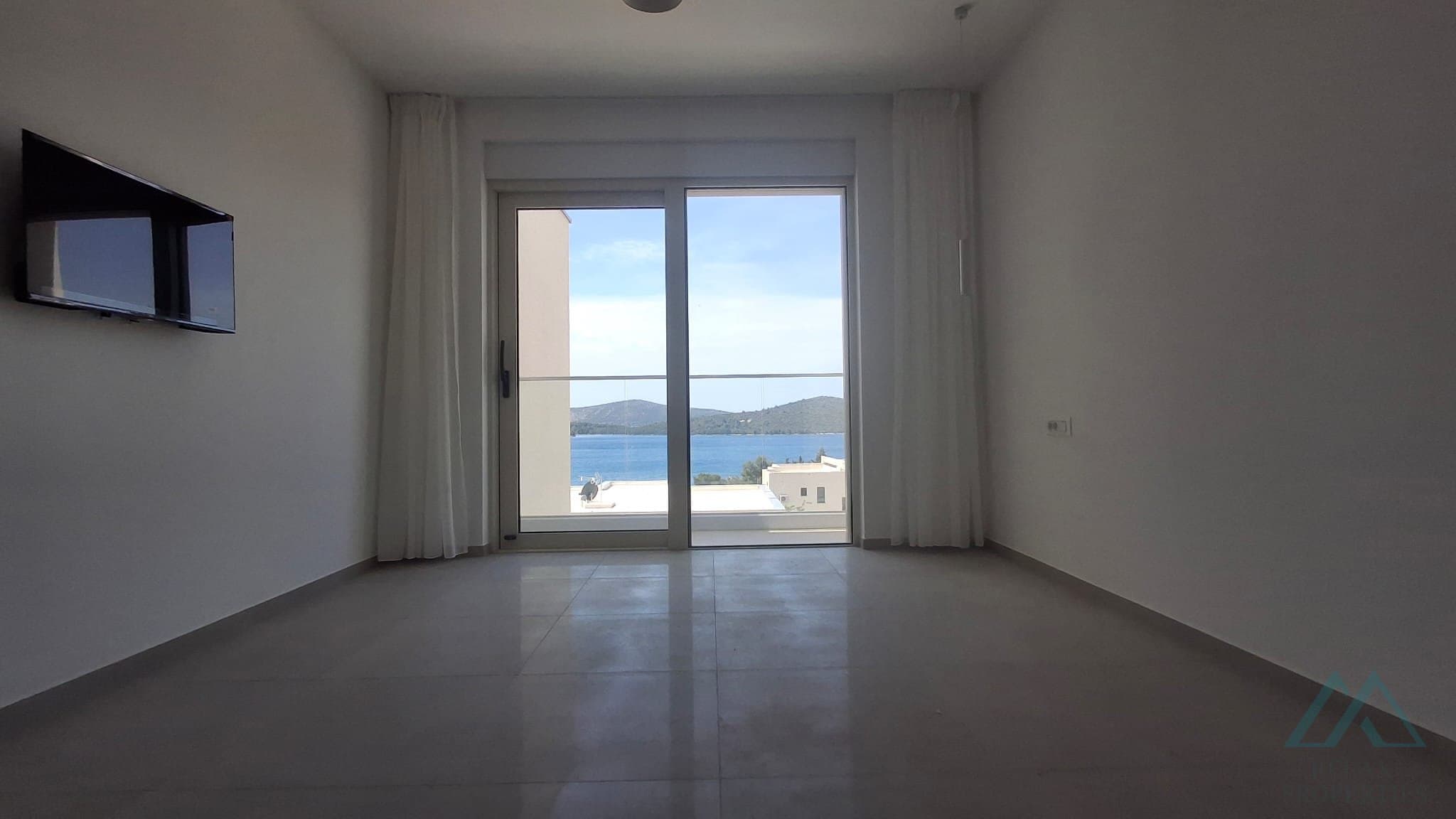 Moderní nově postavená vila s bazénem a výhledem na moře - Žaborić, Chorvatsko - foto 11