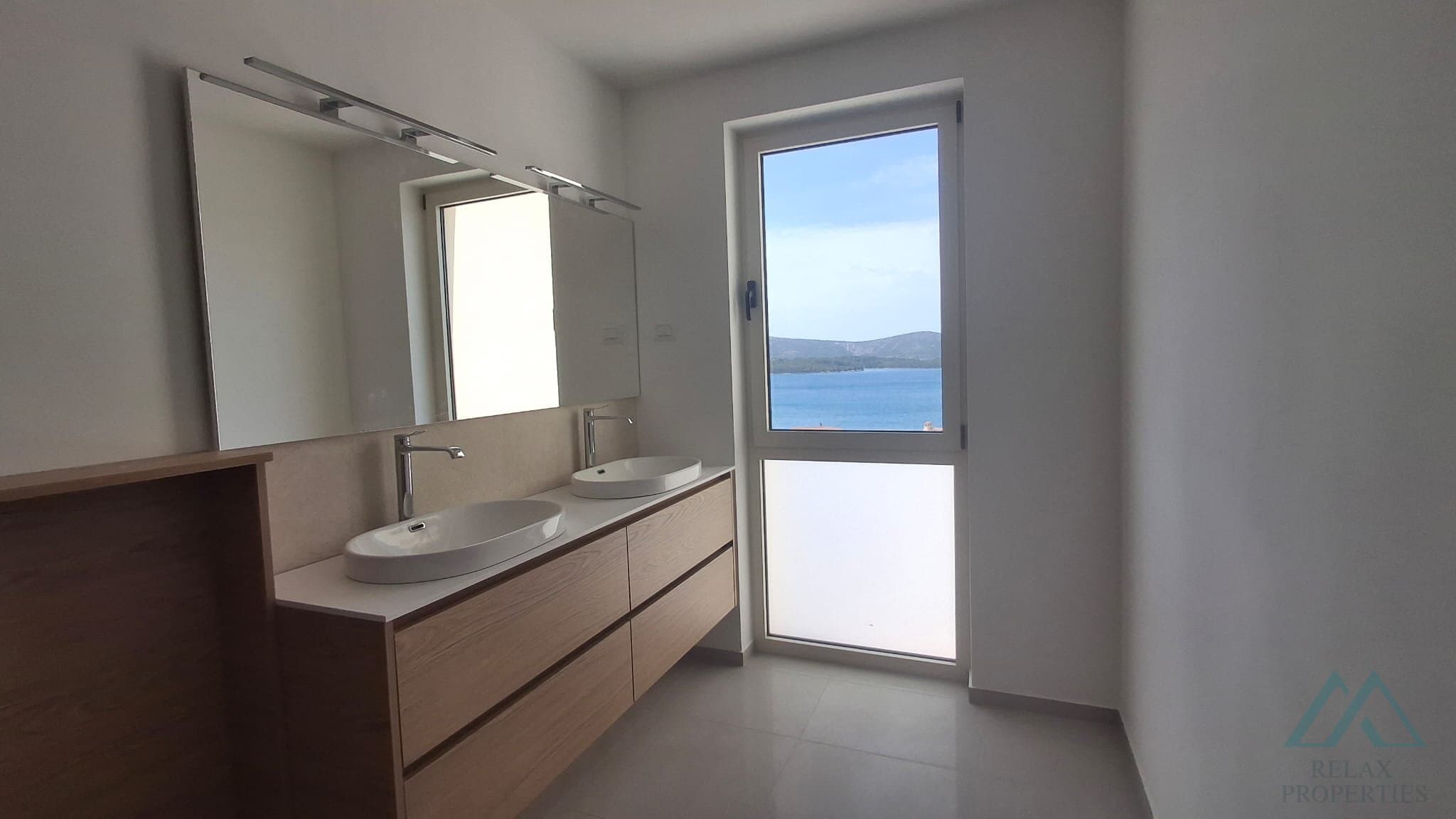 Moderní nově postavená vila s bazénem a výhledem na moře - Žaborić, Chorvatsko - foto 14