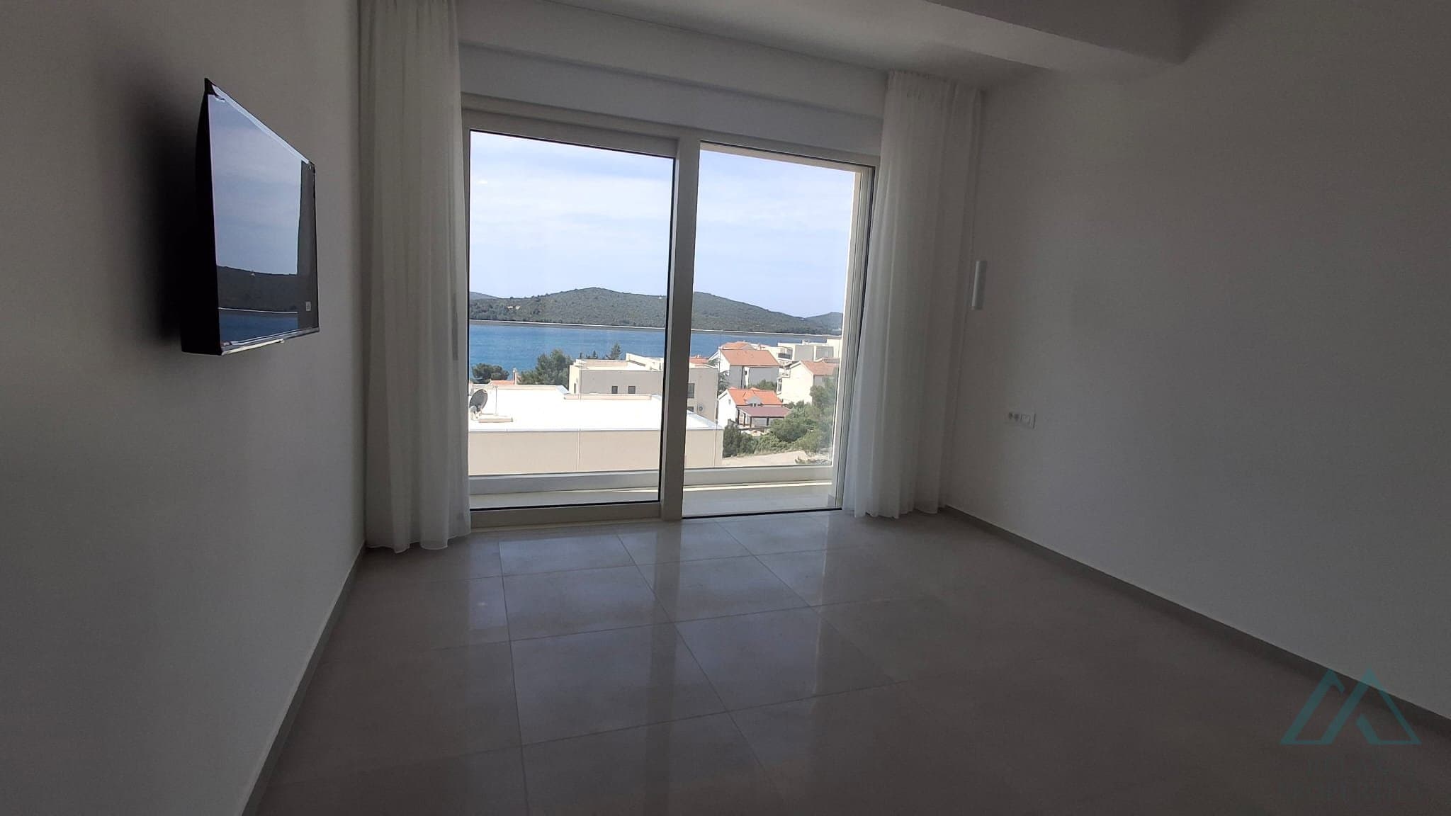 Moderní nově postavená vila s bazénem a výhledem na moře - Žaborić, Chorvatsko - foto 8