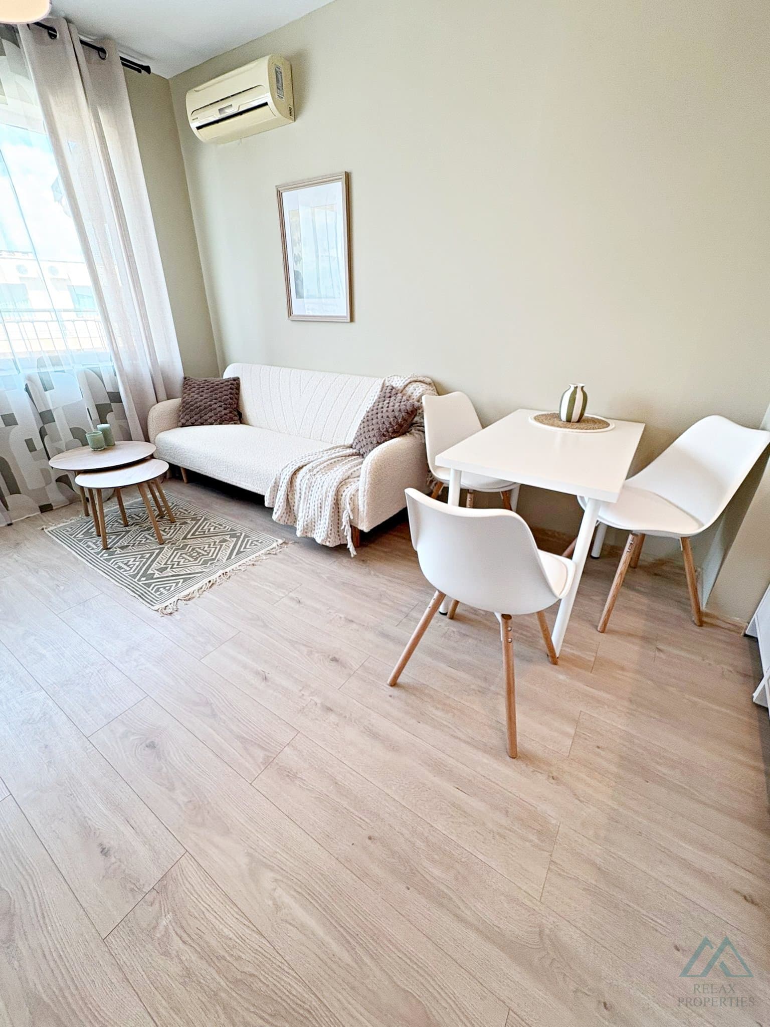 Prostorný apartmán 2+kk v komplexu Amadeus 5, 720 m od moře, Slunečné pobřeží - 4