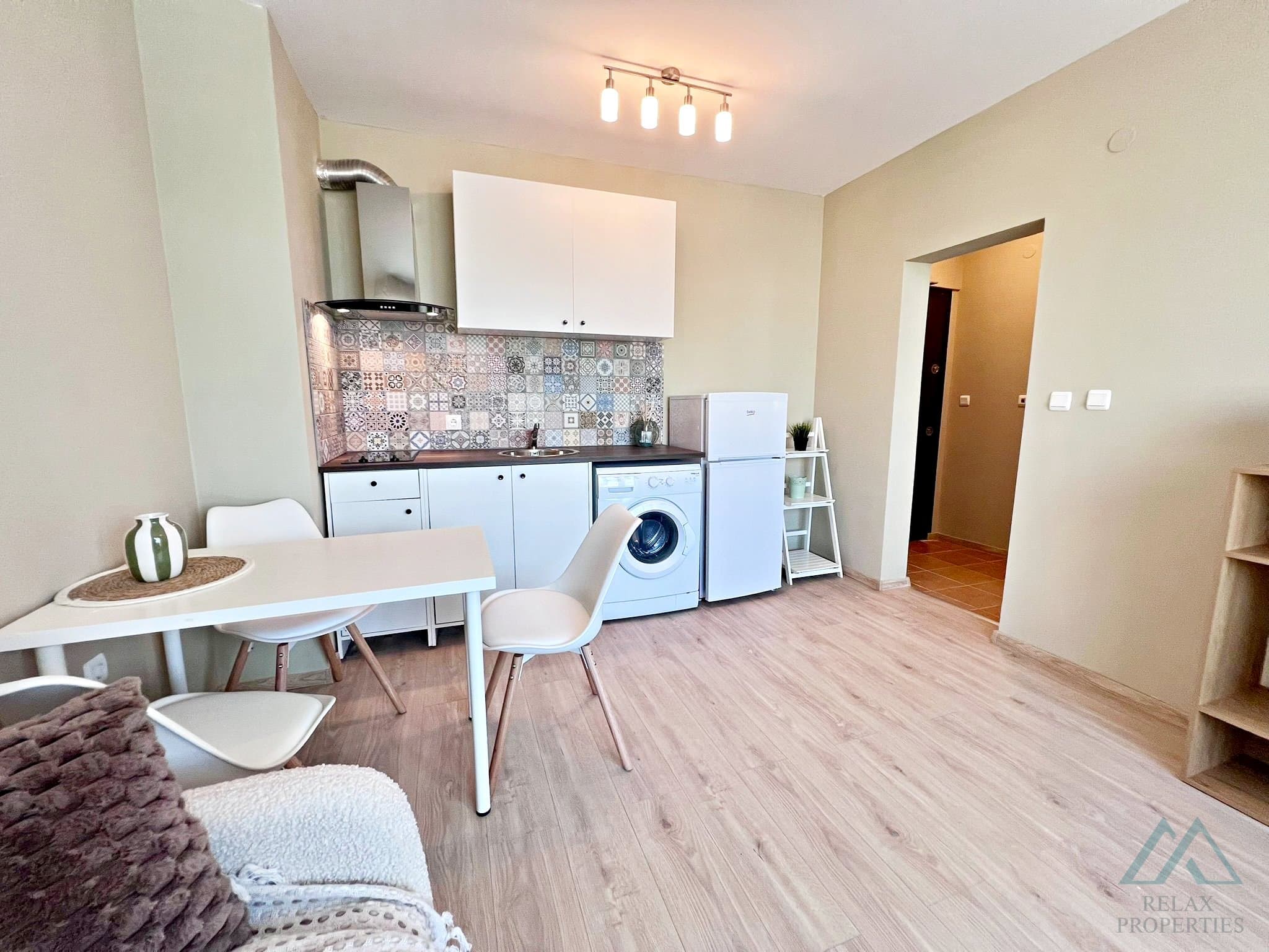 Prostorný apartmán 2+kk v komplexu Amadeus 5, 720 m od moře, Slunečné pobřeží - foto 10