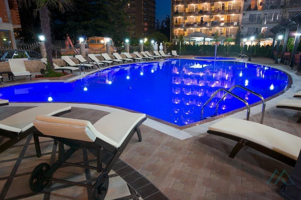 Velký apartmán 3+kk, terasou a výhledem na moře, Hotel Babylon, 120 m od moře, Slunečné pobřeží - foto 15