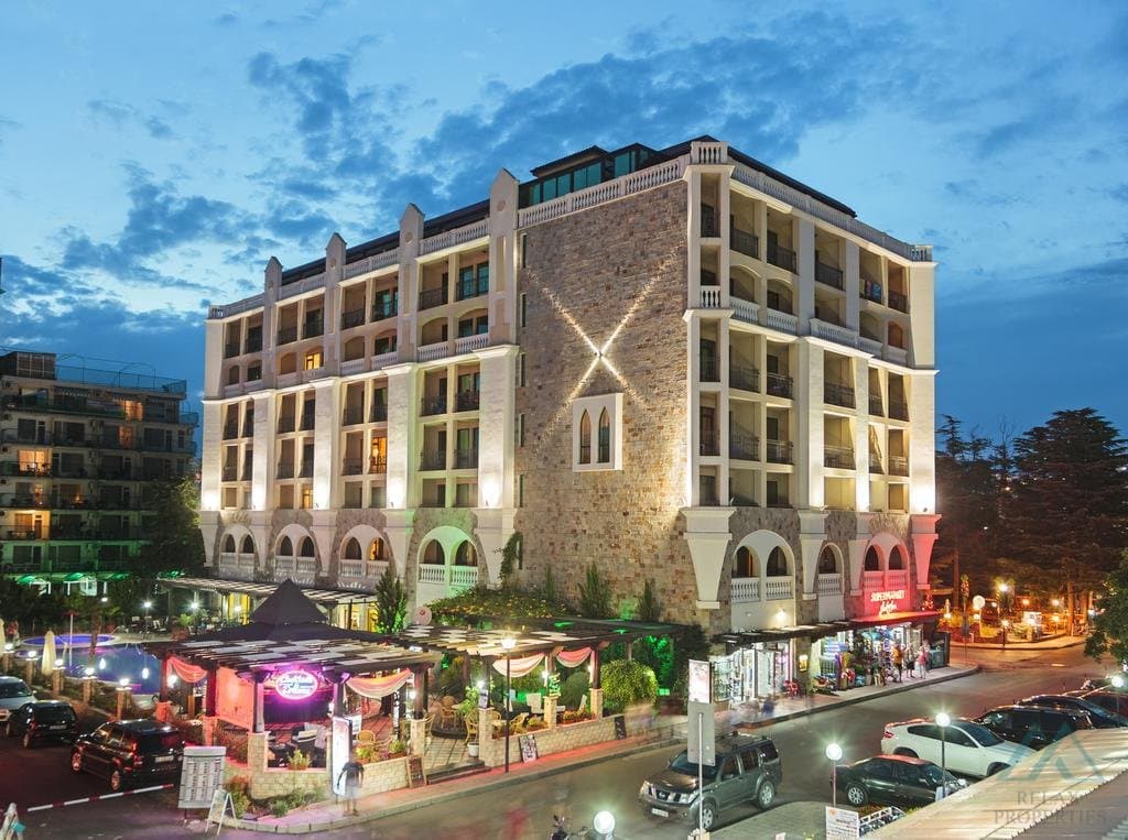 Velký apartmán 3+kk, terasou a výhledem na moře, Hotel Babylon, 120 m od moře, Slunečné pobřeží - 1