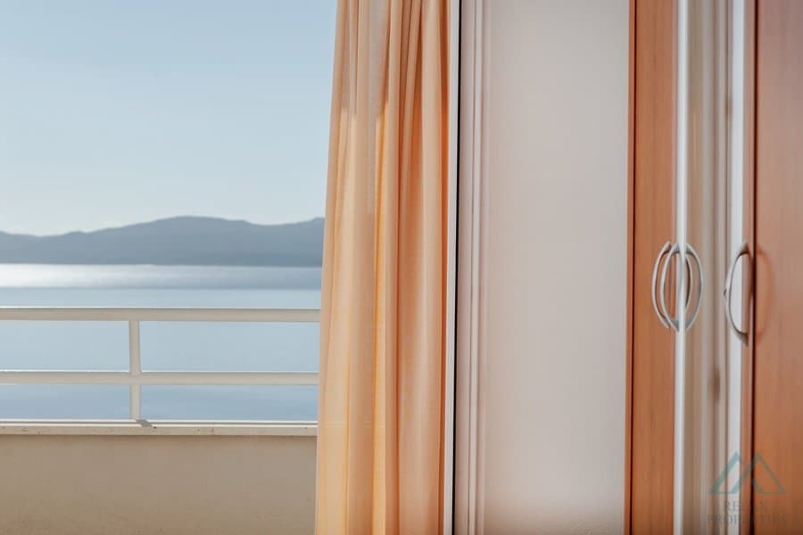 Dům v první řadě u moře s apartmány - Omišská riviéra, Chorvatsko - foto 6
