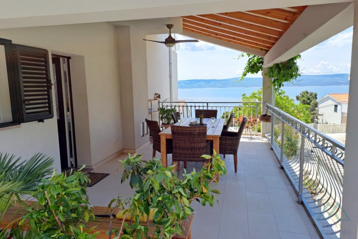 Apartmánový dům s panoramatickým výhledem na moře - Omišská riviéra - 1