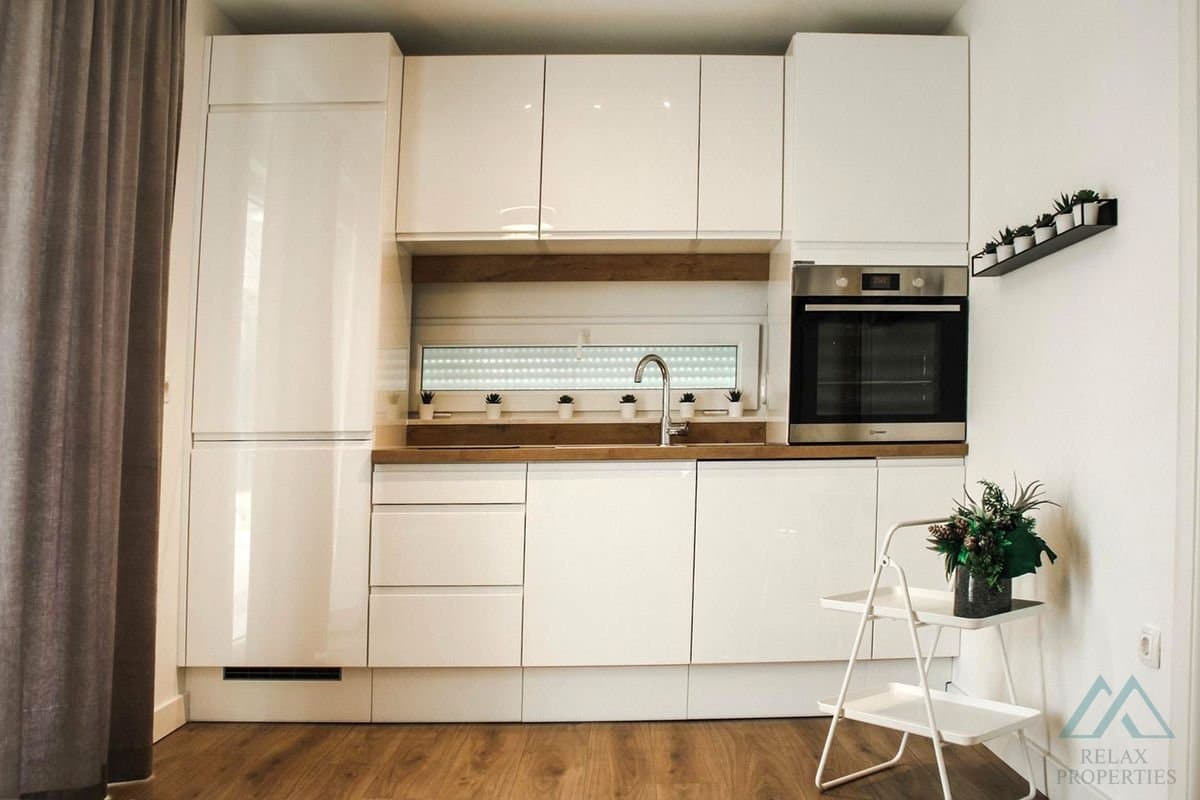 Moderní dvojdomek s bazénem a výhledem na moře v Rogoznici, Chorvatsko - foto 10