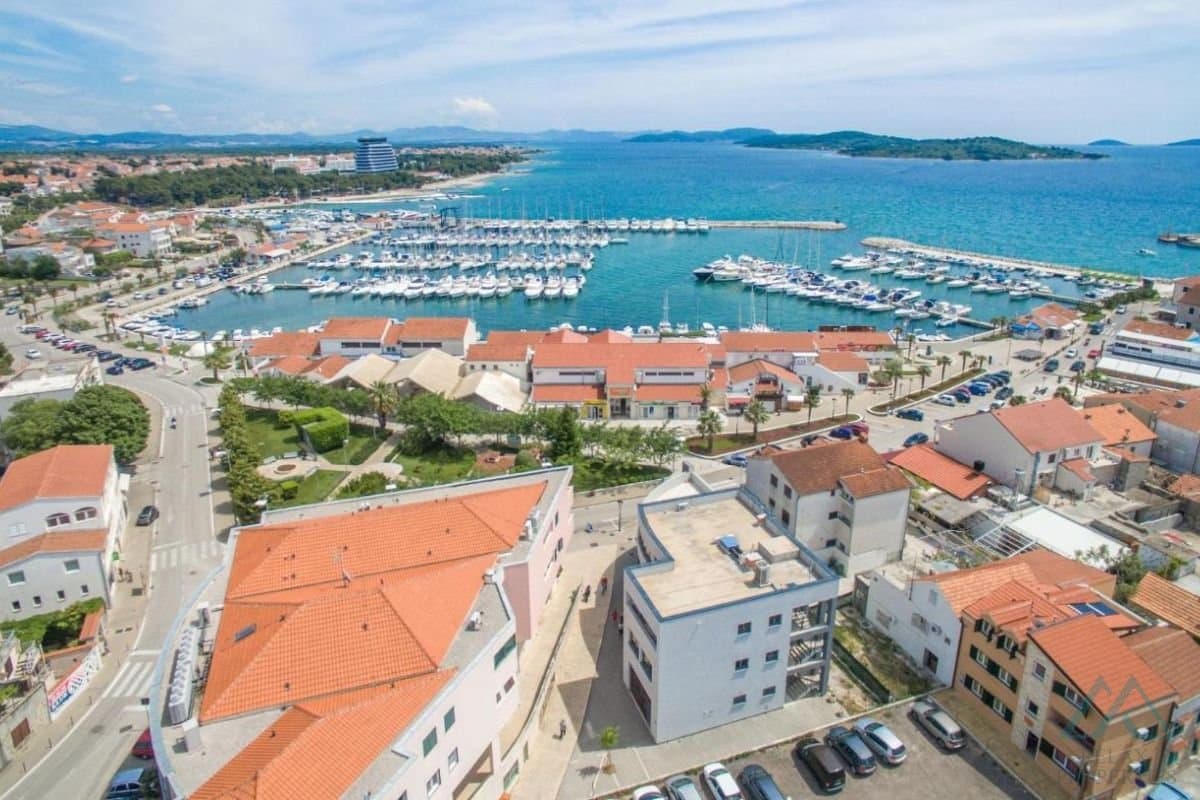 Apartmánový dům na prodej, 100 m od moře, Vodice, Chorvatsko - foto 1