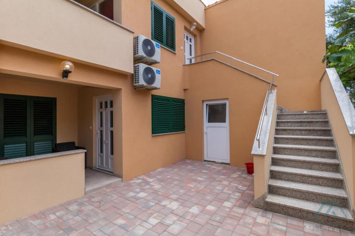 Apartmánový dům na prodej, 100 m od moře, Vodice, Chorvatsko - foto 12