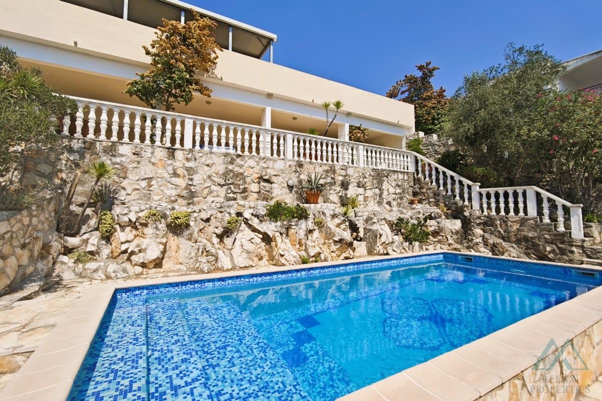 Luxusní vila s bazénem a olivovým hájem jen 70 m od moře, Rogoznica, Chorvatsko - foto 3