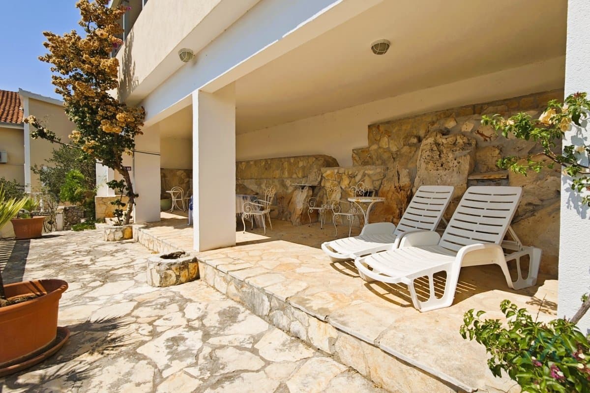 Luxusní vila s bazénem a olivovým hájem jen 70 m od moře, Rogoznica, Chorvatsko - foto 8