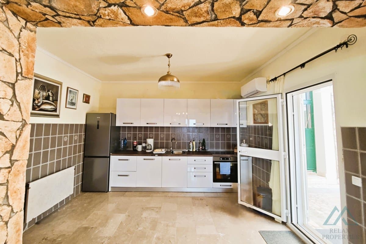 Luxusní vila s bazénem a olivovým hájem jen 70 m od moře, Rogoznica, Chorvatsko - foto 10