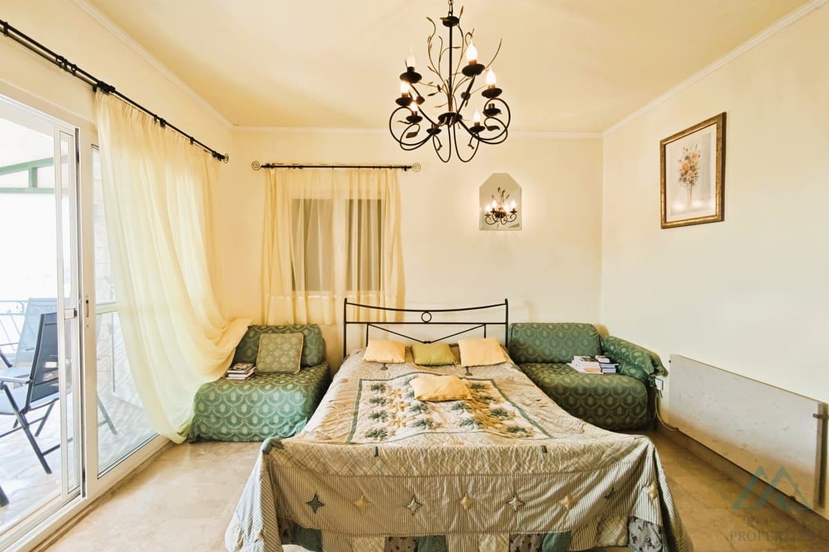 Luxusní vila s bazénem a olivovým hájem jen 70 m od moře, Rogoznica, Chorvatsko - foto 11