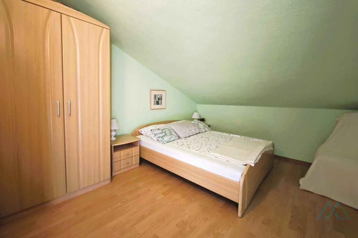 Luxusní vila s bazénem a olivovým hájem jen 70 m od moře, Rogoznica, Chorvatsko - foto 15