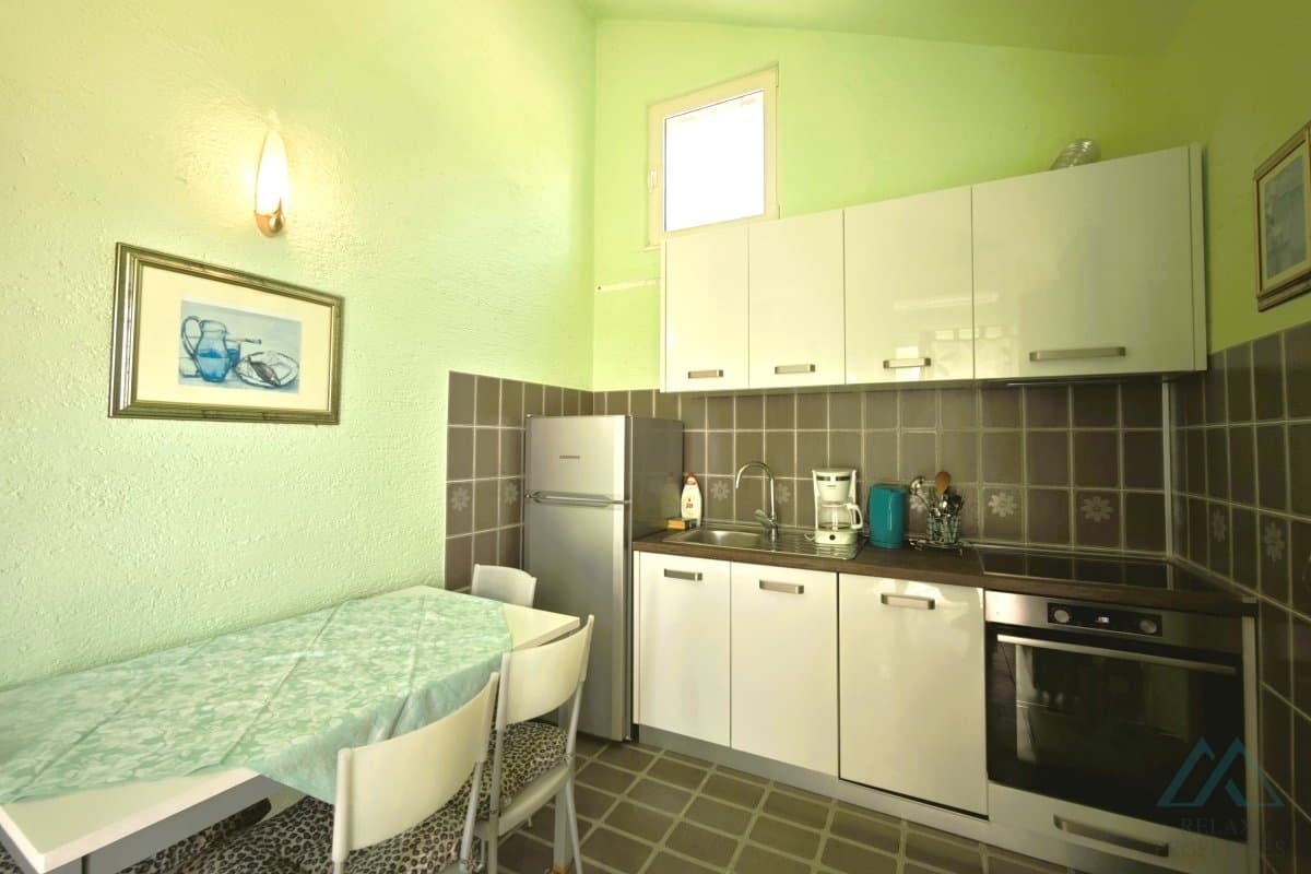 Luxusní vila s bazénem a olivovým hájem jen 70 m od moře, Rogoznica, Chorvatsko - foto 16