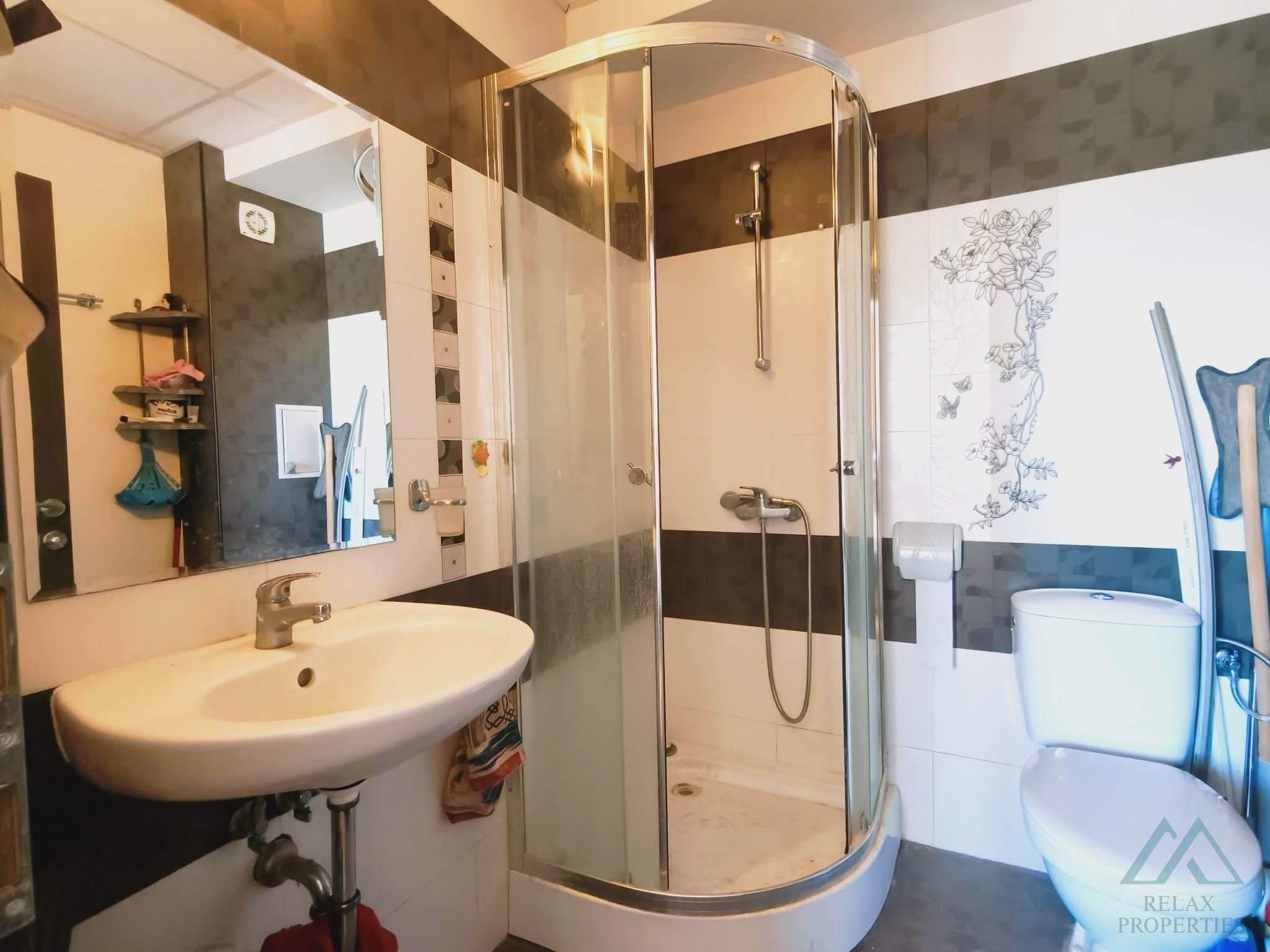 Zařízený apartmán 2+kk s výhledem na bazén v centru Slunečného pobřeží - foto 14