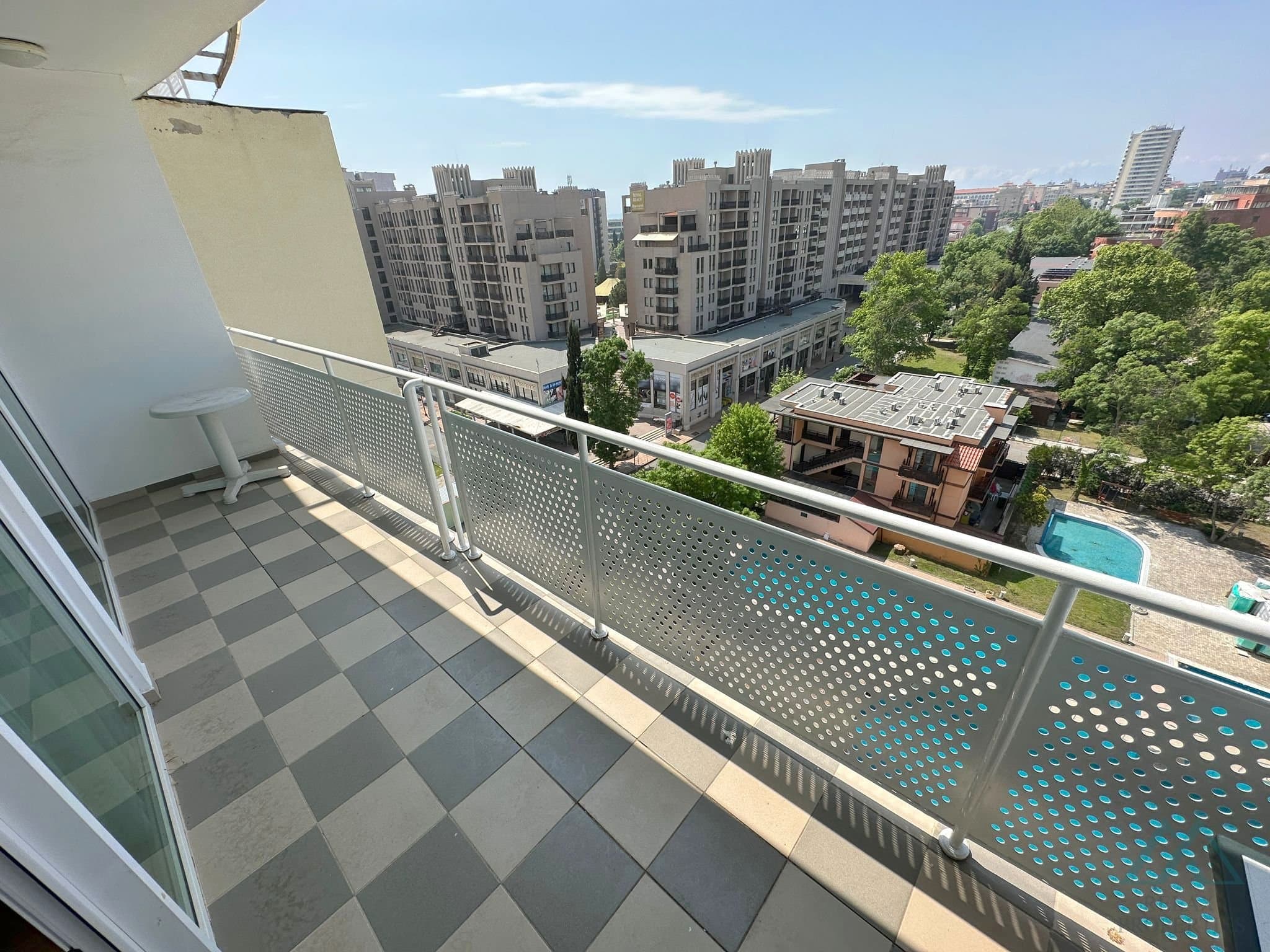Apartmán s výhledem na moře a bazén, 200 m od pláže - Slunečné pobřeží - 2