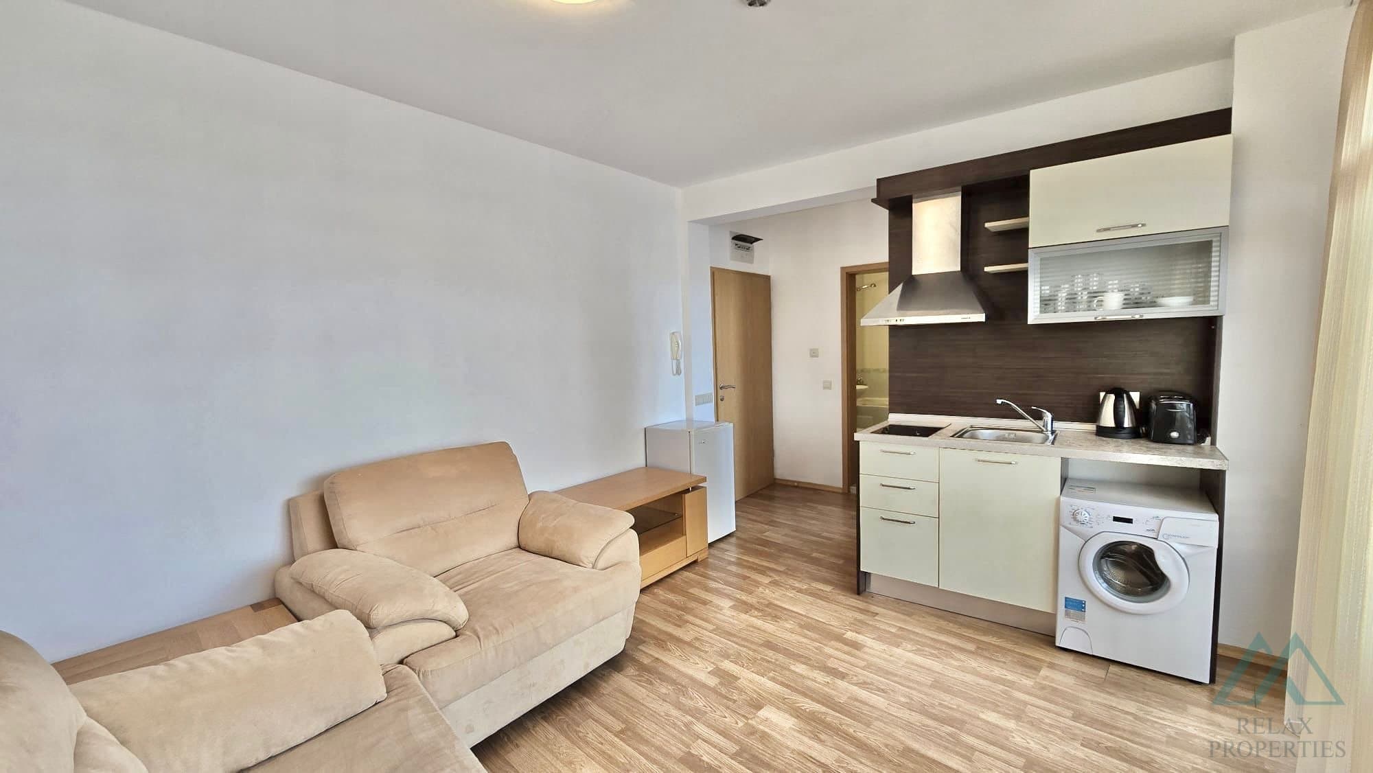 Světlý apartmán 2+kk s výhledem na bazén, 4* Vineyards SPA Resort, Aheloy - 4