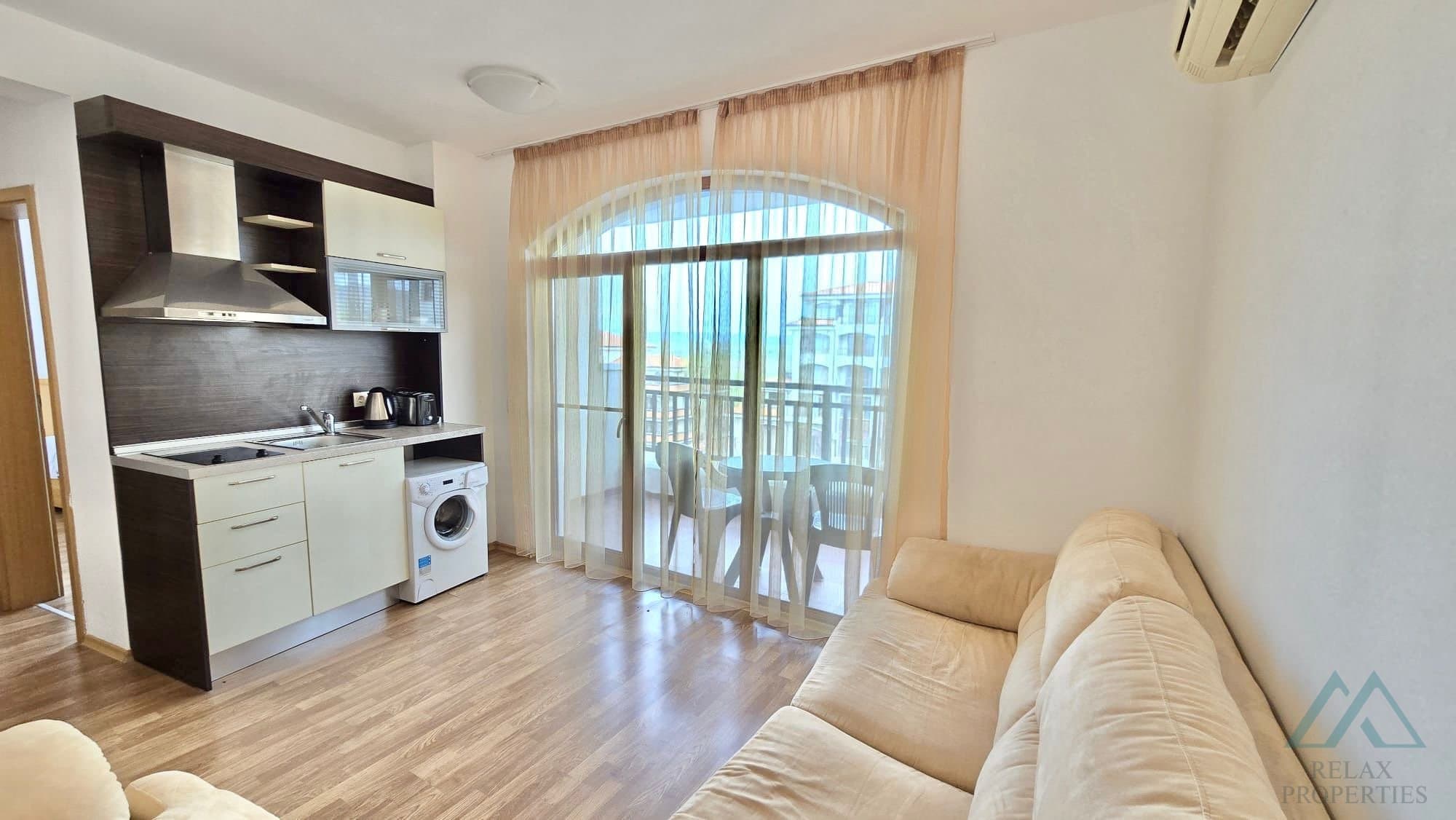 Světlý apartmán 2+kk s výhledem na bazén, 4* Vineyards SPA Resort, Aheloy - 3