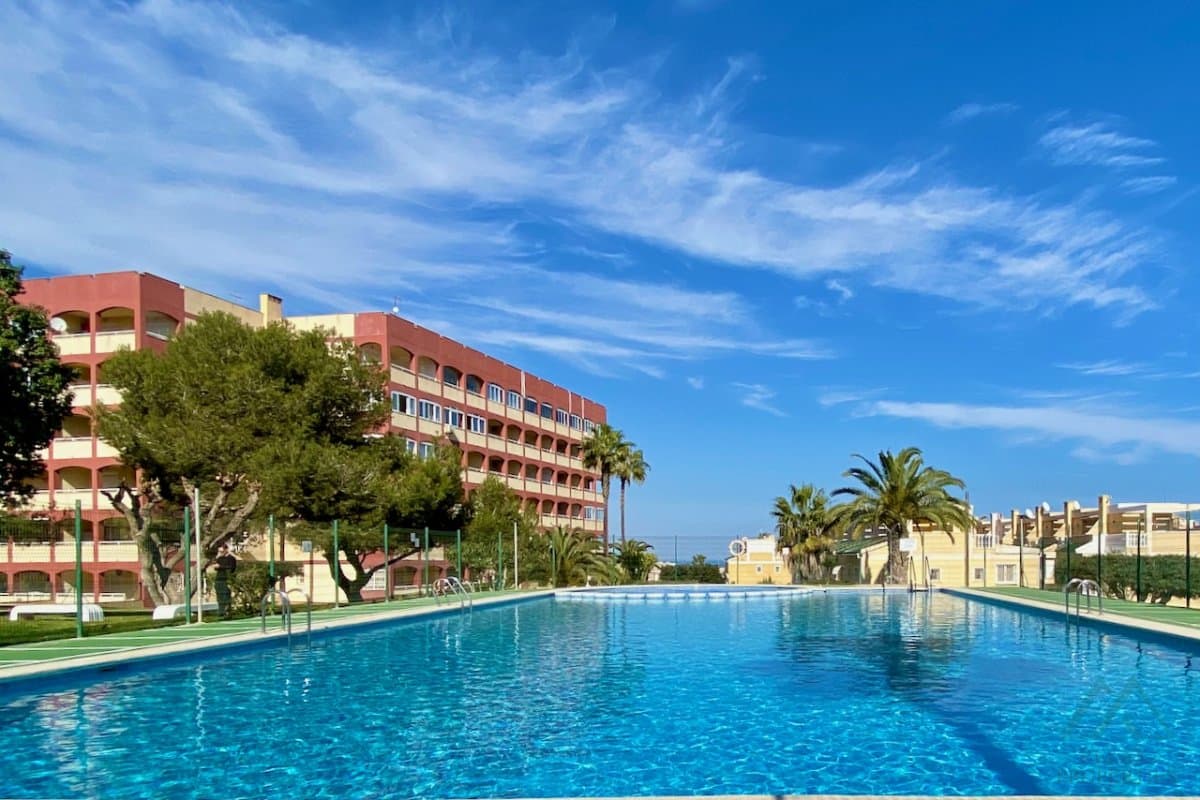 Apartmán se zasklenou terasou a výhledem na moře v komplexu Torresol, La Mata, Španělsko - 1