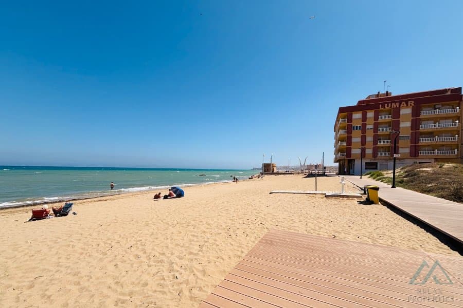 Apartmán v první linii v prestižní lokalitě La Mata s výhledem na moře, pouhých 85 m od pláže - foto 11