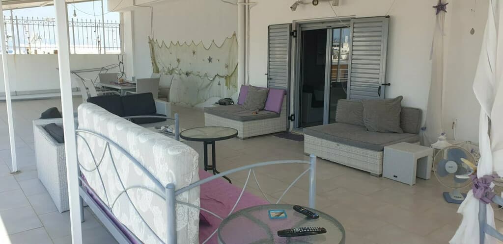 Apartmán s velkou terasou ve známém letovisku Loutraki na Peloponésu - 2