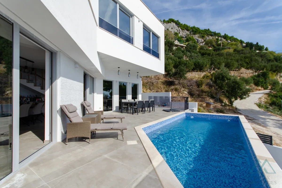 Vila s panoramatickým výhledem na moře a nekonečným bazénem, 70 m od moře, Omiš - Dalmácie - 4