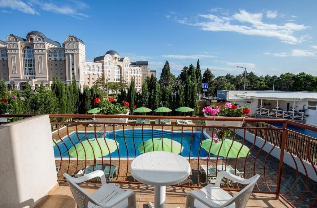 apartmán 2+kk s výhledem na bazén, 300 m od moře - Sveti Vlas - 1