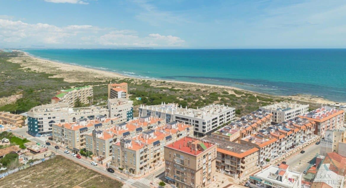 Světlý apartmán s částečným výhledem na moře, pouhých 280 m od pláže La Mata, Torrevieja, Španělsko - 1