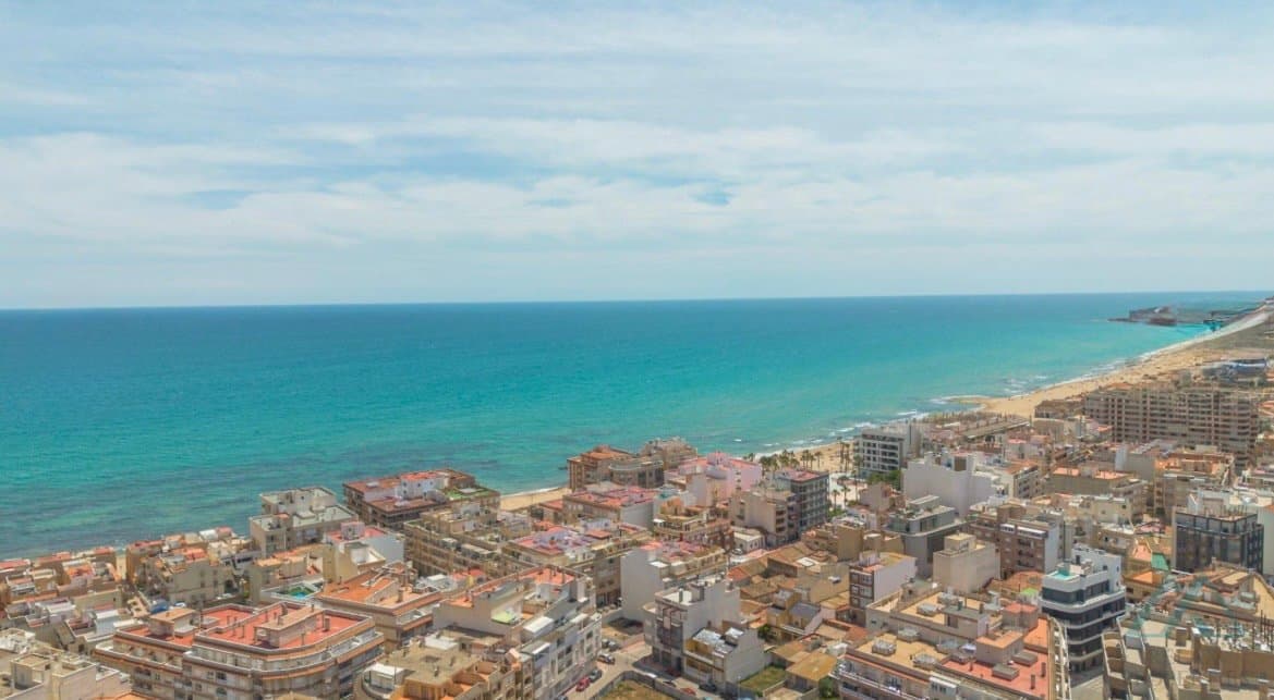 Světlý apartmán s částečným výhledem na moře, pouhých 280 m od pláže La Mata, Torrevieja, Španělsko - 2